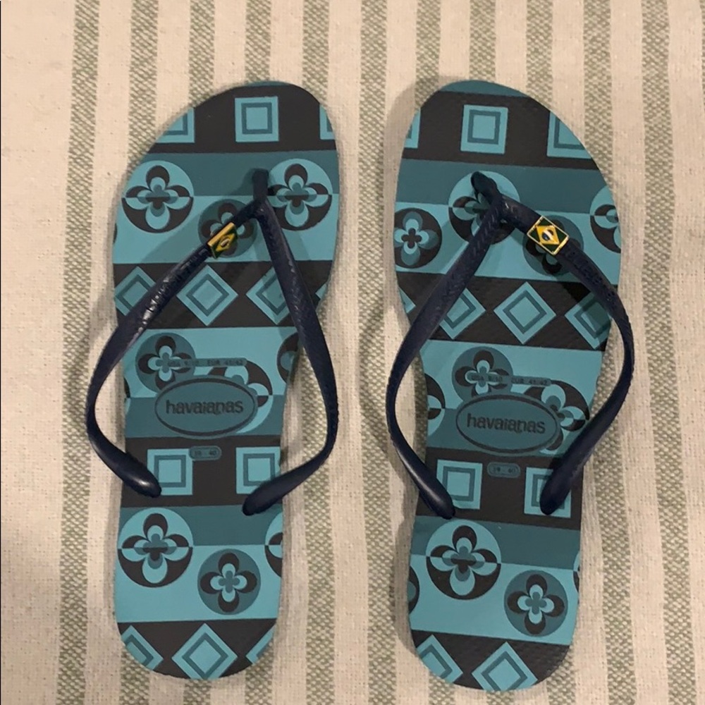 NWOT navy blue Brazil flag pendant havaianas